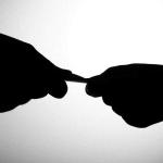 Pelo fim de dois pesos, duas medidas