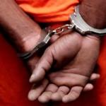 Documento padrão usado pelo policial para justificar o uso de algemas em presos