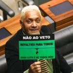 Barbalho é o mais faltoso no Senado e Tiririca é um dos mais assíduos na Câmara