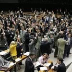 Os Deputados divergem: maioria simples basta para se iniciar impeachment?