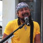 Bell Marques assina acordo e muda letra polêmica de música