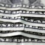 Bovespa segue exterior e cai 1,6%; dólar fecha em R$ 3,96