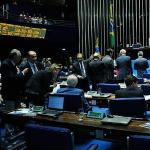 Com 59 votos, Senado decide julgar Dilma por crime de responsabilidade