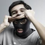 É crime atribuir-se falsa identidade perante a autoridade policial?