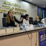 Antropóloga diz que no Brasil 10 mil crianças são vítimas do vírus zica.
