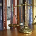 Operadora de planos de saúde custeará tratamento e indenizará cliente