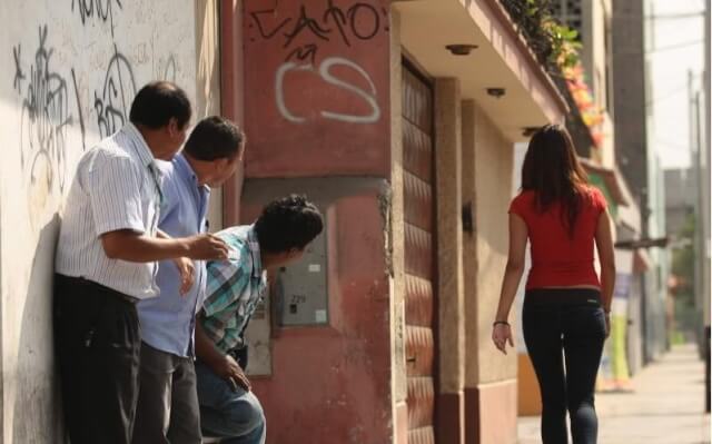 Mulher chamada de 'gostosa' em obra recebe indenização de R$ 8 mil