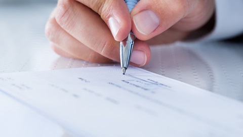 Banco é responsável por descontar cheque fraudado, segundo STJ | Jusbrasil