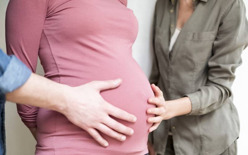 Gesta&ccedil;&atilde;o de Substitui&ccedil;&atilde;o e as teorias da justi&ccedil;a