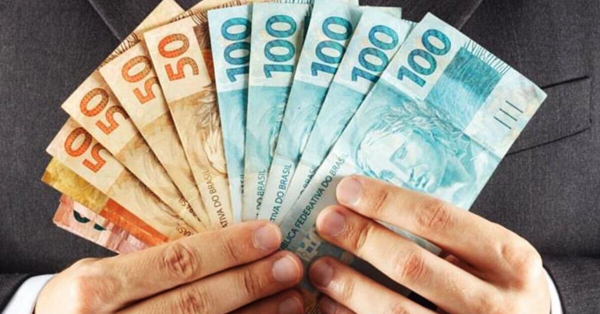 Um Comerciante Faz Dois Emprestimos Um No Valor De 8000